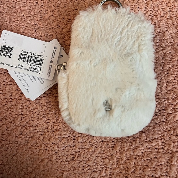 ✨NWT Lululemon Clippable Nano Pouch
Plush Fleece - Picture 9 of 10